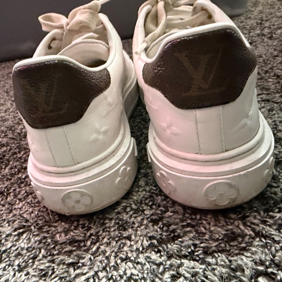 LV Shoes - Picture 15 of 16